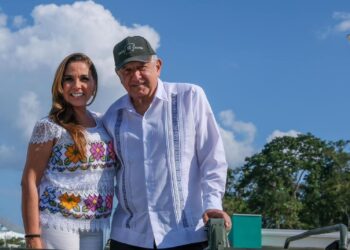 Mara Lezama acompaña al presidente López Obrador en supervisión de avances del Tren Maya