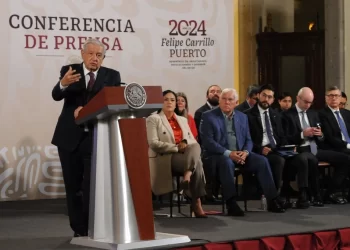 Paquete de reformas incluye modificación a 36 artículos constitucionales, señala AMLO