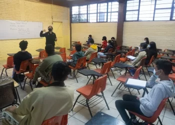 Busca el presidente López Obrador que sea ley el salario mínimo a maestros