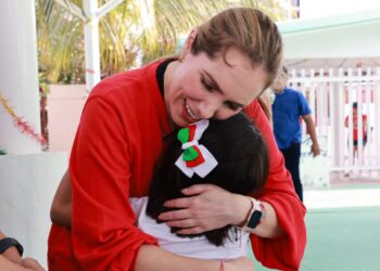 Mejora gobierno de Atenea Gómez entorno de comunidad escolar a través de programas en Isla Mujeres