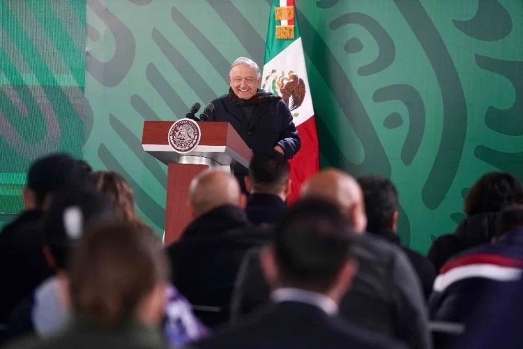 AMLO reta a la oposición a presentar su proyecto para el país