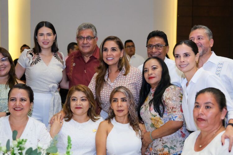 Maestras y maestros, conductores de transformación de Quintana Roo: Mara Lezama