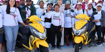 Fortalece gobierno de Atenea Gómez limpieza y conservación de playas con entrega de herramientas