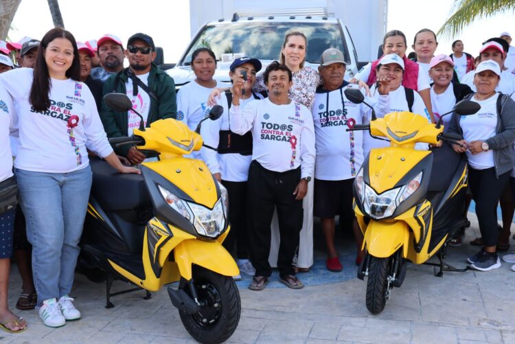 Fortalece gobierno de Atenea Gómez limpieza y conservación de playas con entrega de herramientas