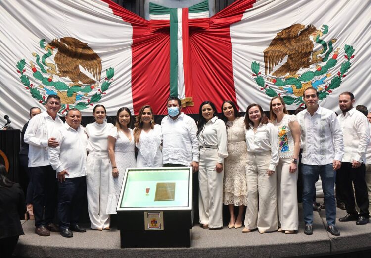 Blanca Merari asiste a conmemoración del 49 Aniversario de la Promulgación de la Constitución Política de Quintana Roo
