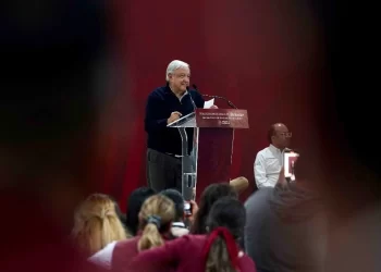 Paquete de reformas busca garantizar derechos sociales: AMLO