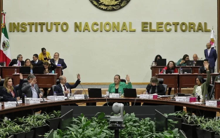 En el INE avalan esquema de tres debates presidenciales