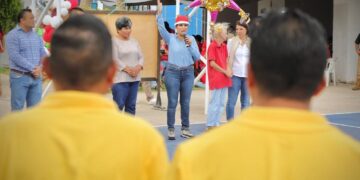 Convive Lili Campos con internos del Centro de Retención Municipal