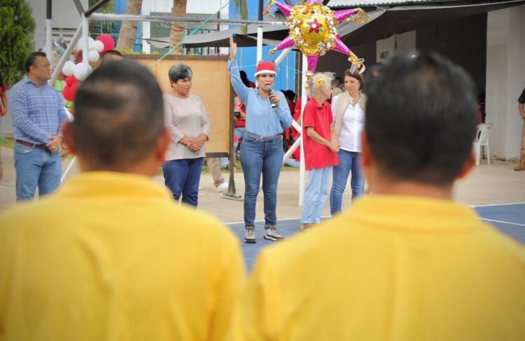 Convive Lili Campos con internos del Centro de Retención Municipal