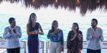 Mara Lezama toma protesta a nueva directiva de Asociación de Hoteles de Cozumel