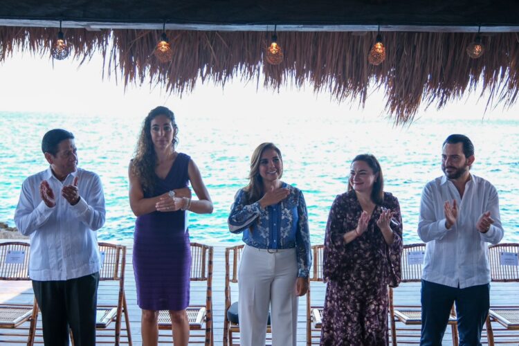 Mara Lezama toma protesta a nueva directiva de Asociación de Hoteles de Cozumel