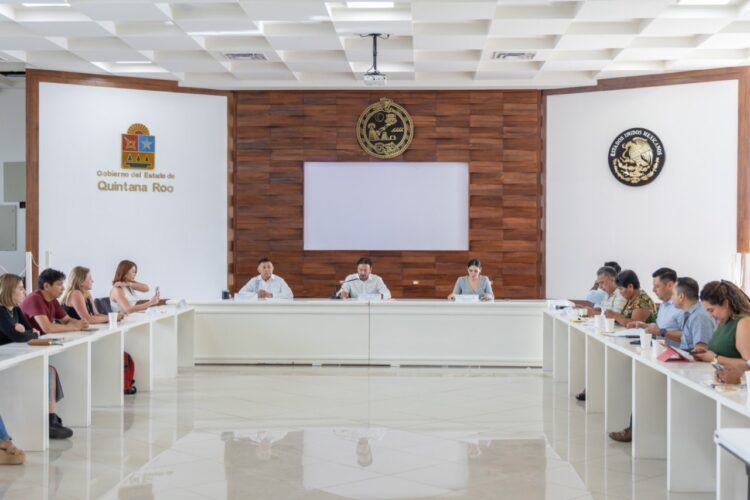 Aprueban propuesta para que Playa del Carmen adquiera autobuses y dote a los universitarios de transporte