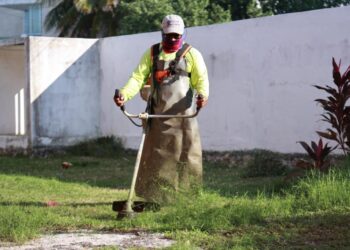 Gobierno de Isla Mujeres refuerza acciones de limpieza en las escuelas