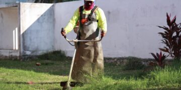 Gobierno de Isla Mujeres refuerza acciones de limpieza en las escuelas