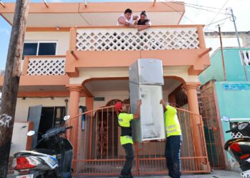Llega a las colonias Cañotal y Miraflores de Isla Mujeres la primera descacharrización del 2024