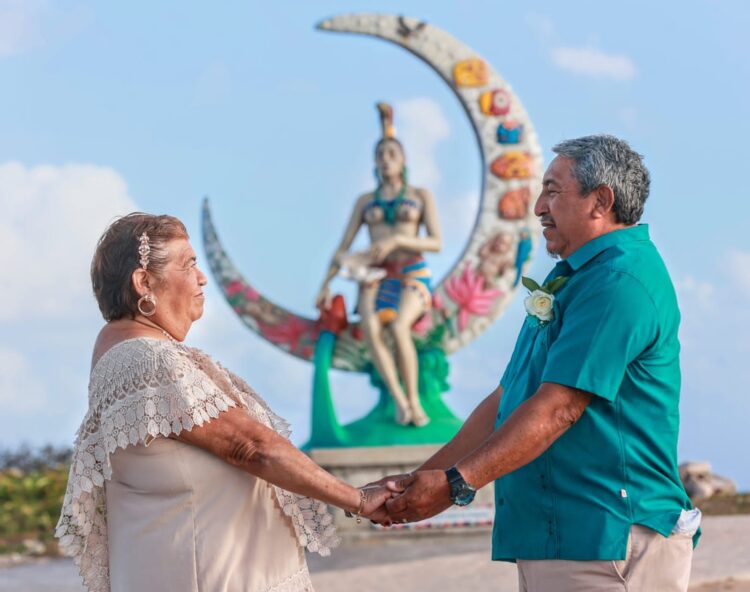 Invitan a parejas a inscribirse al programa de Bodas Colectivas en Isla Mujeres