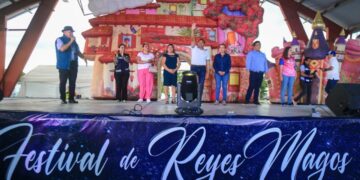 Festejan a los reyes del hogar en Puerto Aventuras