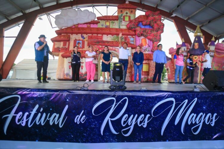 Festejan a los reyes del hogar en Puerto Aventuras