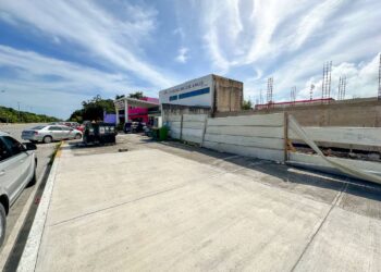 Gobierno de Lili Campos clausura gasolinera cercana a escuela para garantizar seguridad de menores