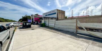 Gobierno de Lili Campos clausura gasolinera cercana a escuela para garantizar seguridad de menores