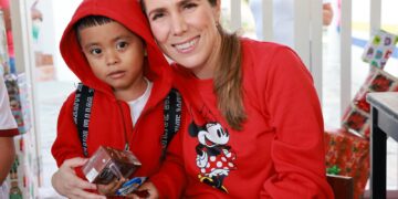 Atenea Gómez supervisa programas educativos destinados al bienestar en Isla Mujeres