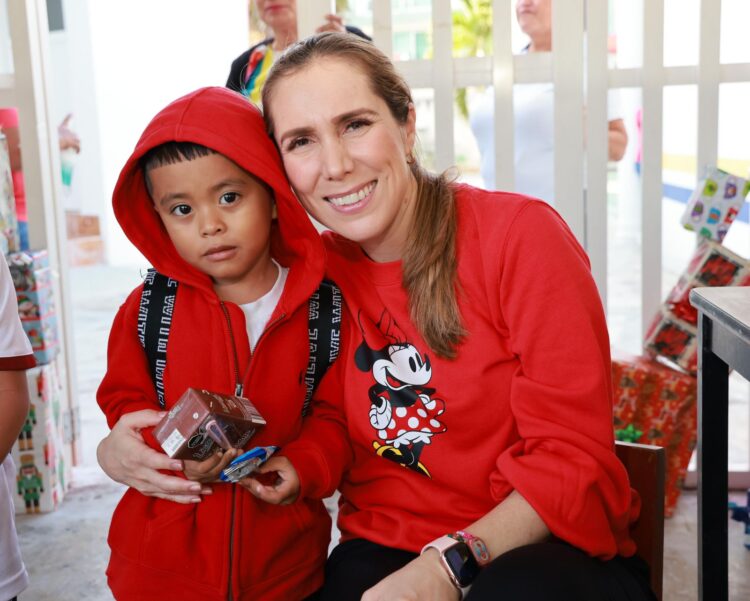 Atenea Gómez supervisa programas educativos destinados al bienestar en Isla Mujeres