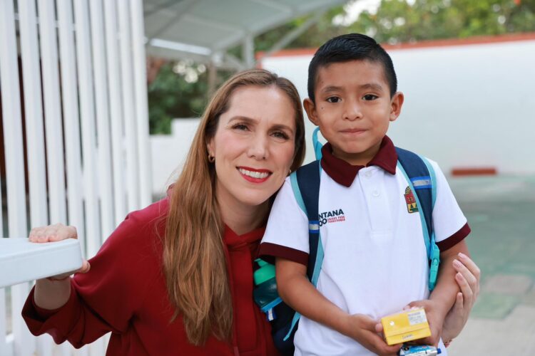 Continúa Atenea Gómez supervisando programas escolares en Isla Mujeres