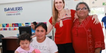 Supervisa Atenea Gómez registros al Programa 'Isleña de Corazón' en Isla Mujeres
