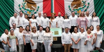 Conmemoran 49 aniversario de la promulgación de la Constitución de Quintana Roo