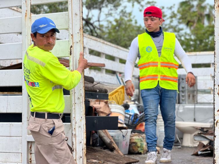 Impulsa gobierno de Atenea Gómez Jornadas de Descacharrización en Isla Mujeres