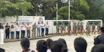Promueven valores cívicos en estudiantes de la comunidad Cristo Rey en Playa del Carmen