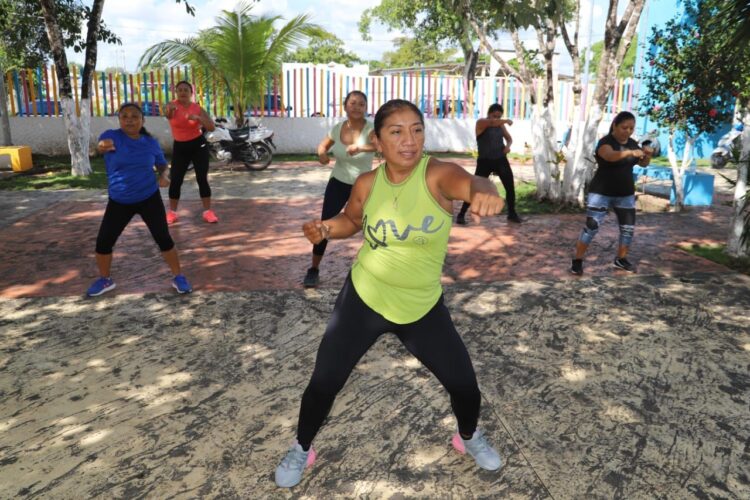 Fomenta gobierno de Isla Mujeres actividad física de mujeres con clases gratuitas de zumba