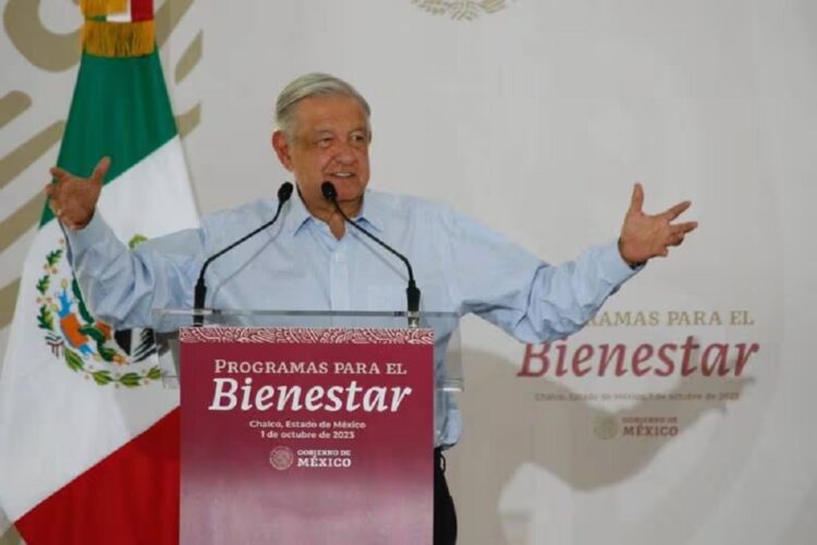 AMLO se compromete a enviar reformas sobre pensiones y salario mínimo