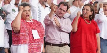 Beatriz Paredes reaparece tras perder elección interna de Va por México; se sube a la campaña de Xóchitl Gálvez