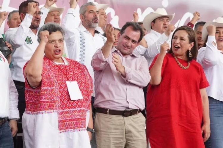 Beatriz Paredes reaparece tras perder elección interna de Va por México; se sube a la campaña de Xóchitl Gálvez