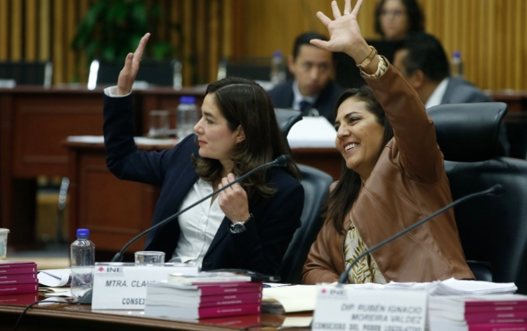 Consejera defiende labor de la Comisión de Quejas del INE