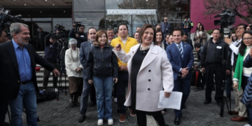 Xóchitl Gálvez se deslinda del PAN y PRI