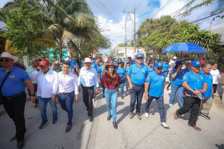 Celebran 50 aniversario del ejido Alfredo V. Bonfil con magno desfile