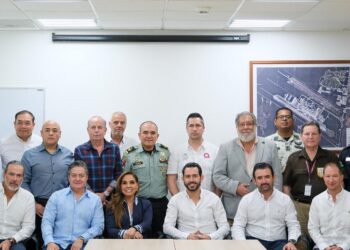 Mara Lezama instala mesas de trabajo para mejorar eficacia en aeropuerto de Cancún