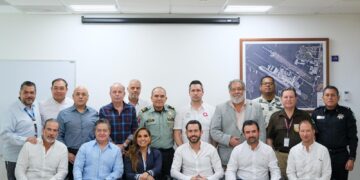 Mara Lezama instala mesas de trabajo para mejorar eficacia en aeropuerto de Cancún