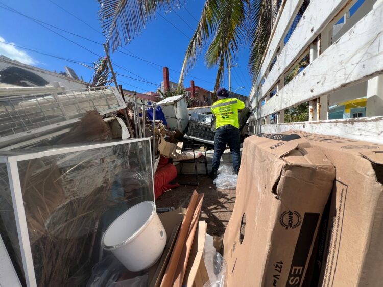 Realizan con éxito Jornada de Descacharrización en colonia La Gloria de Isla Mujeres