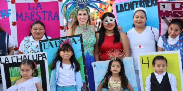 Encabeza Atenea Gómez primer recorrido del Carnaval Fantasía Tropical en Zona Continental
