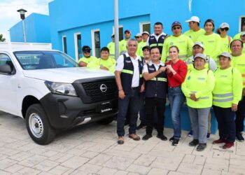 Entrega gobierno de Atenea Gómez vehículos y uniformes a áreas operativas y administrativas