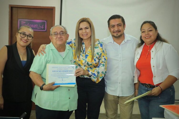 Reconoce Lili Campos a odontólogos de Solidaridad