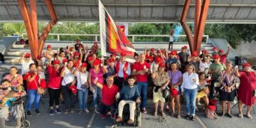 Hugo Alday entrega registros de afiliación al Partido del Trabajo en Cancún