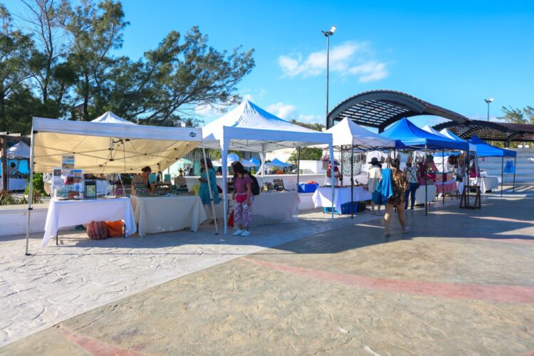 Realizan la 10 edición de la Feria de Manos Emprendedoras en Puerto Morelos