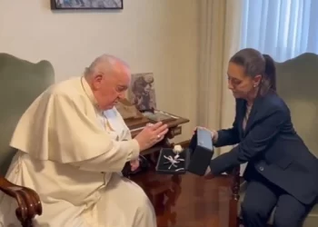 Claudia Sheinbaum entregará a Basílica rosa de plata bendecida por Francisco