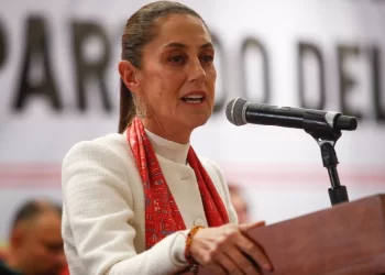 Claudia Sheinbaum califica como “burda” la guerra sucia contra la 4T