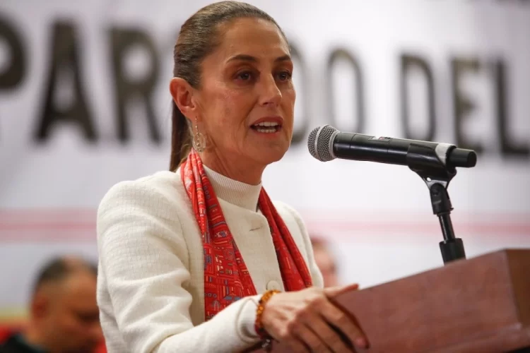 Claudia Sheinbaum califica como “burda” la guerra sucia contra la 4T