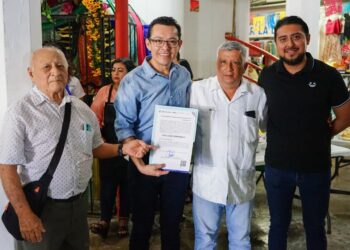 Entregan concesiones del mercado “Diana Laura Riojas”